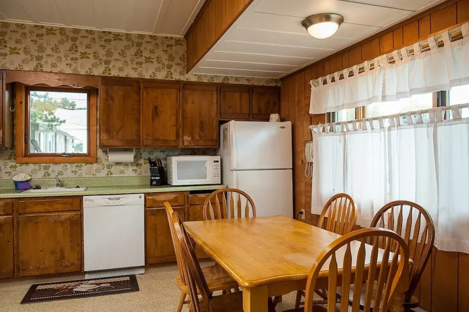 The Tides 4 Br home by RedAwning