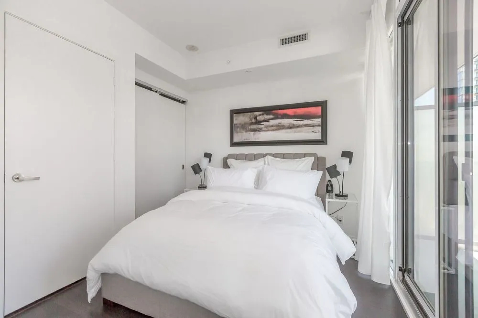 Noel Suites- Peter and Richmond St West