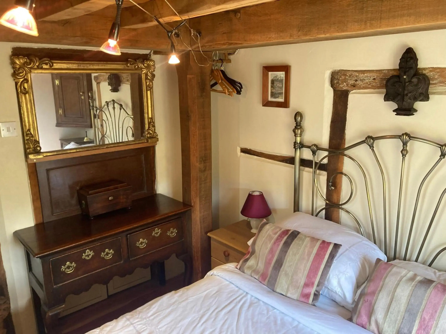 Little Pentre Barn with seasonal Swimming Pool