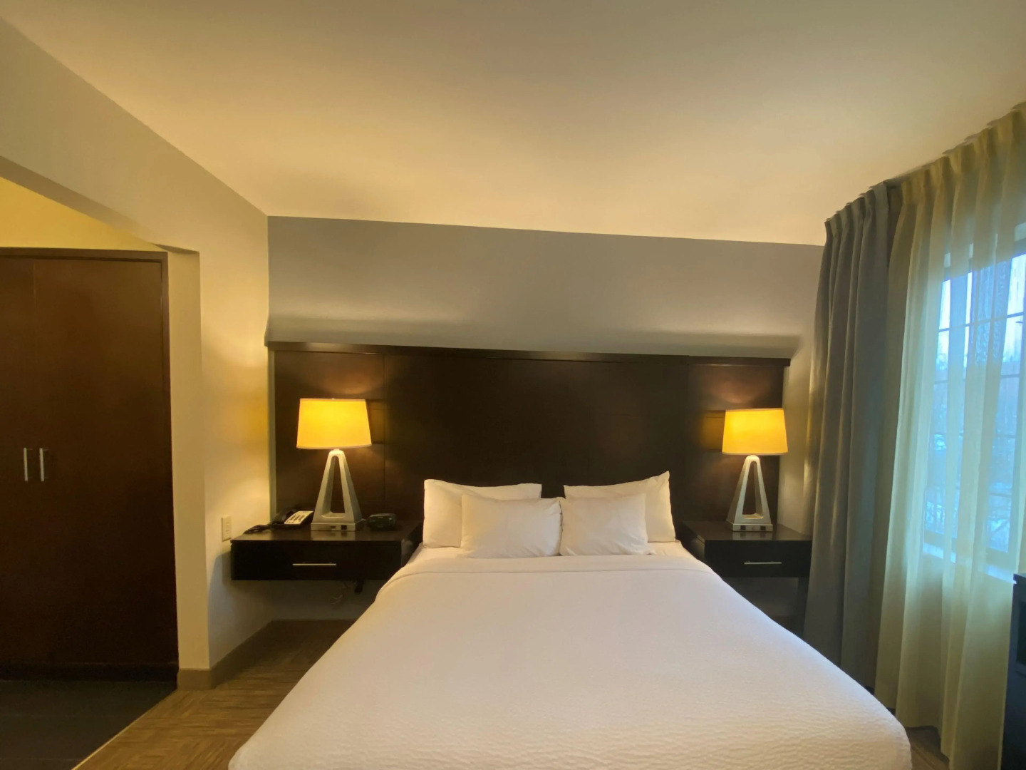 Staybridge Suites Liverpool Syra by IHG