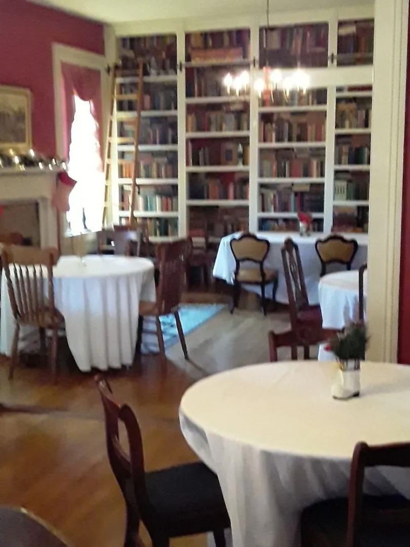 Hall Place Bed & Breakfast