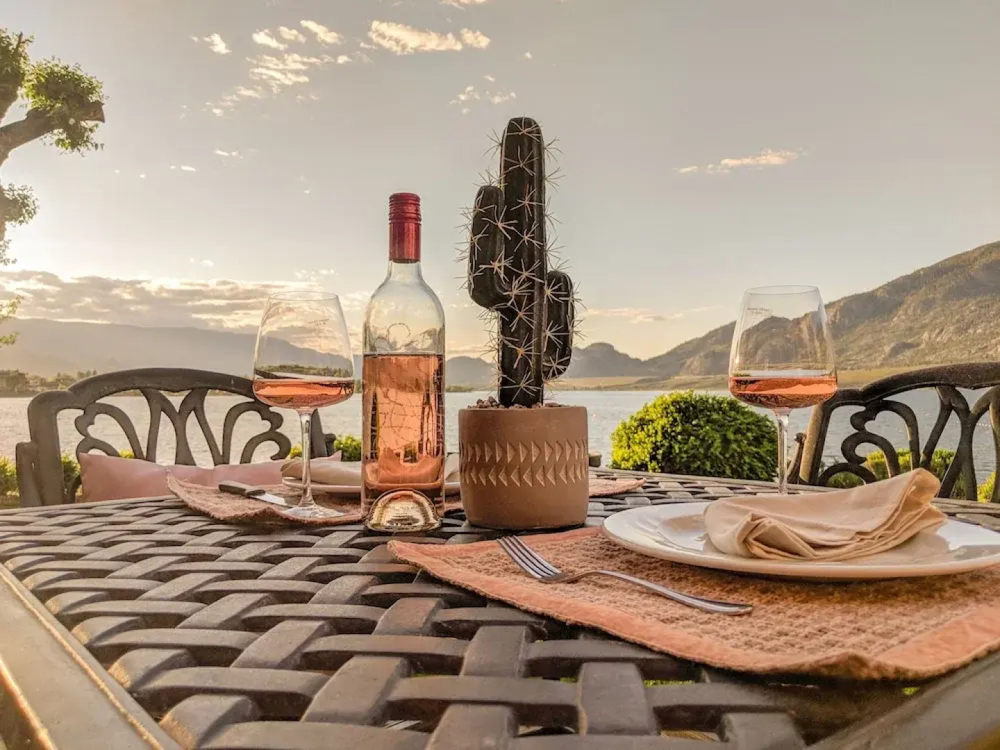 Desert Surfside Waterfront Accommodations