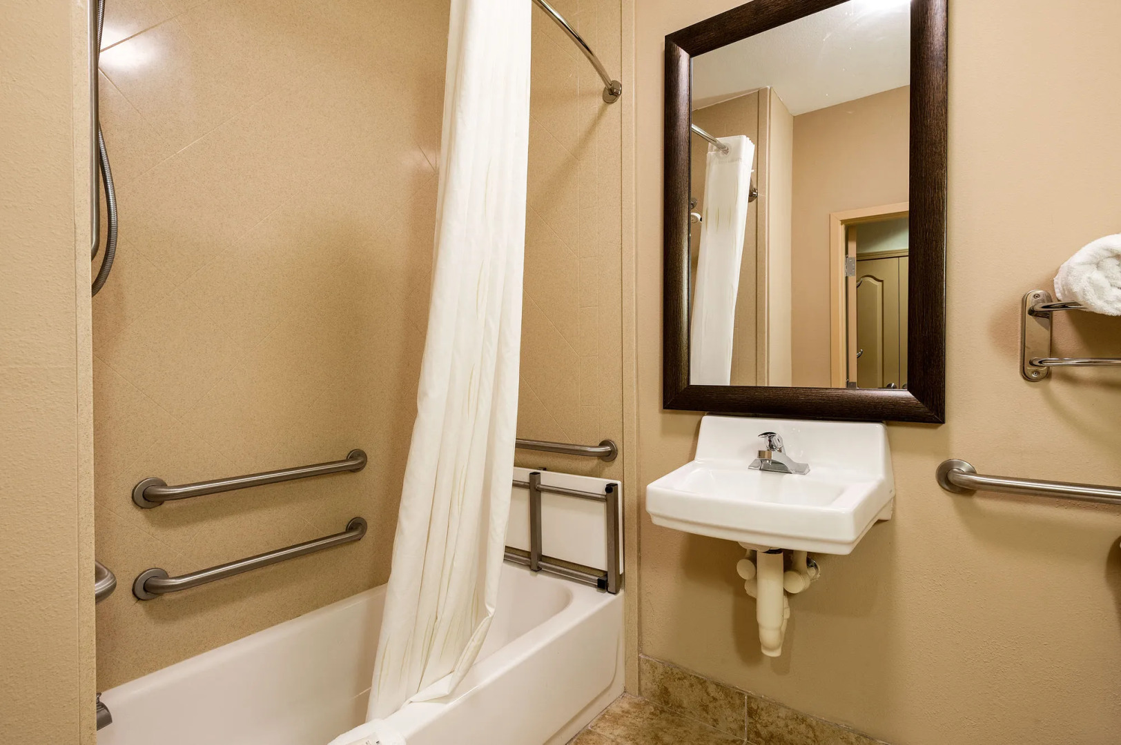 Comfort Suites Oil Center