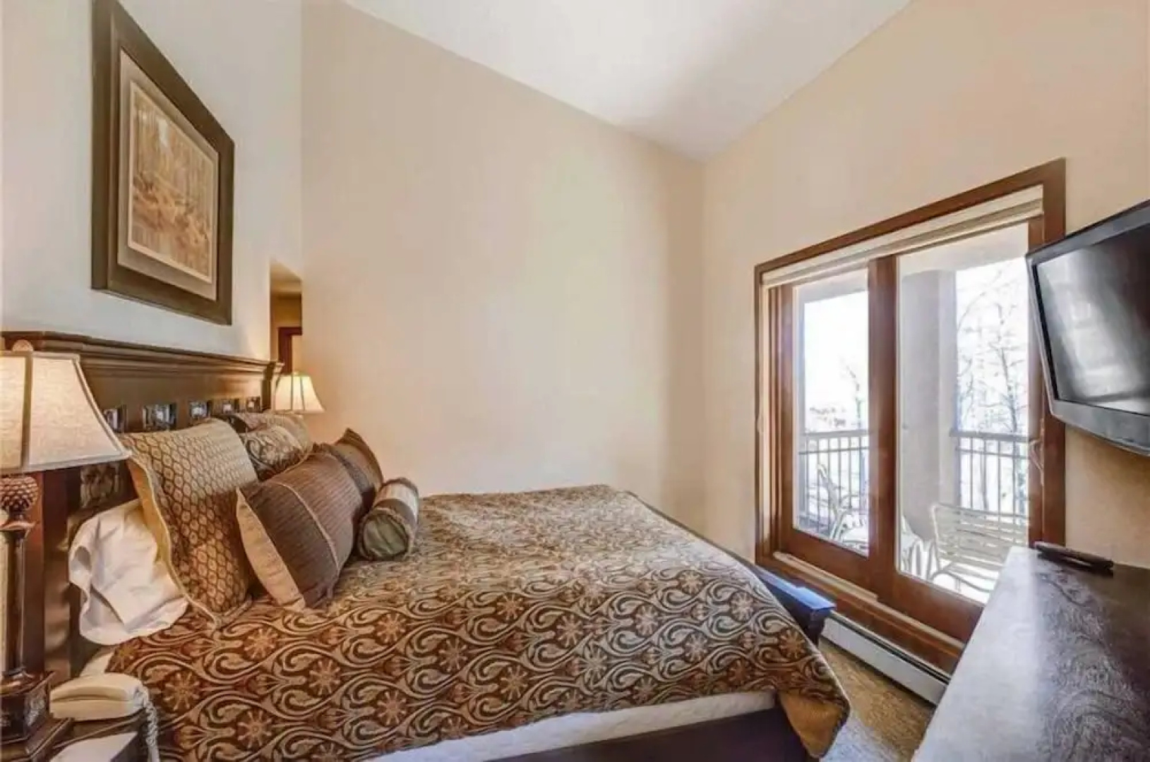 Ski in, Ski out, 2 Bedroom Luxury Residence in Snowmass Village