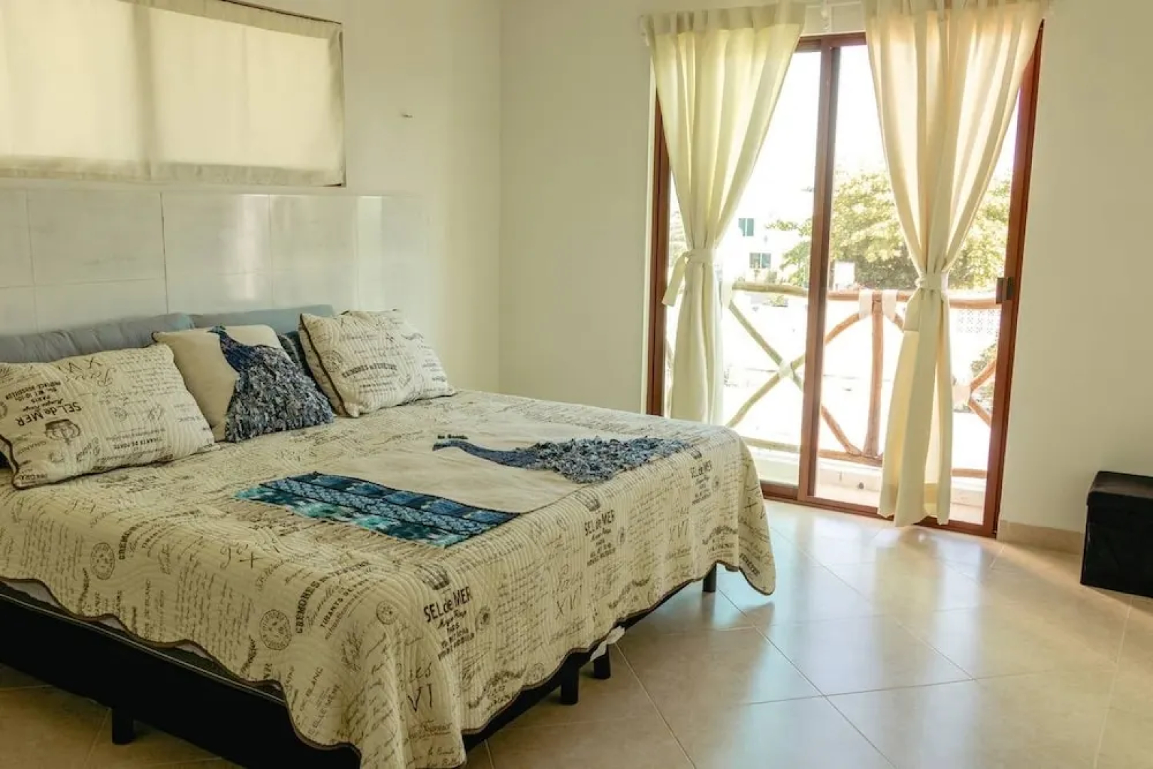 Brand NEW Condo for 6, 1 Block From the Beach, AC!