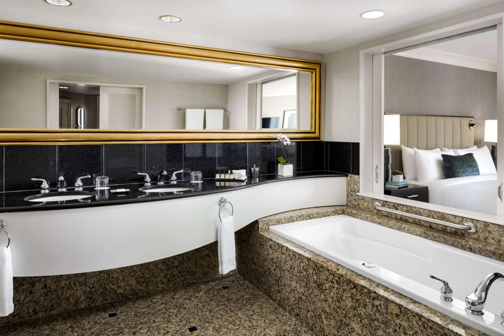 Fairmont Vancouver Airport In-Terminal Hotel