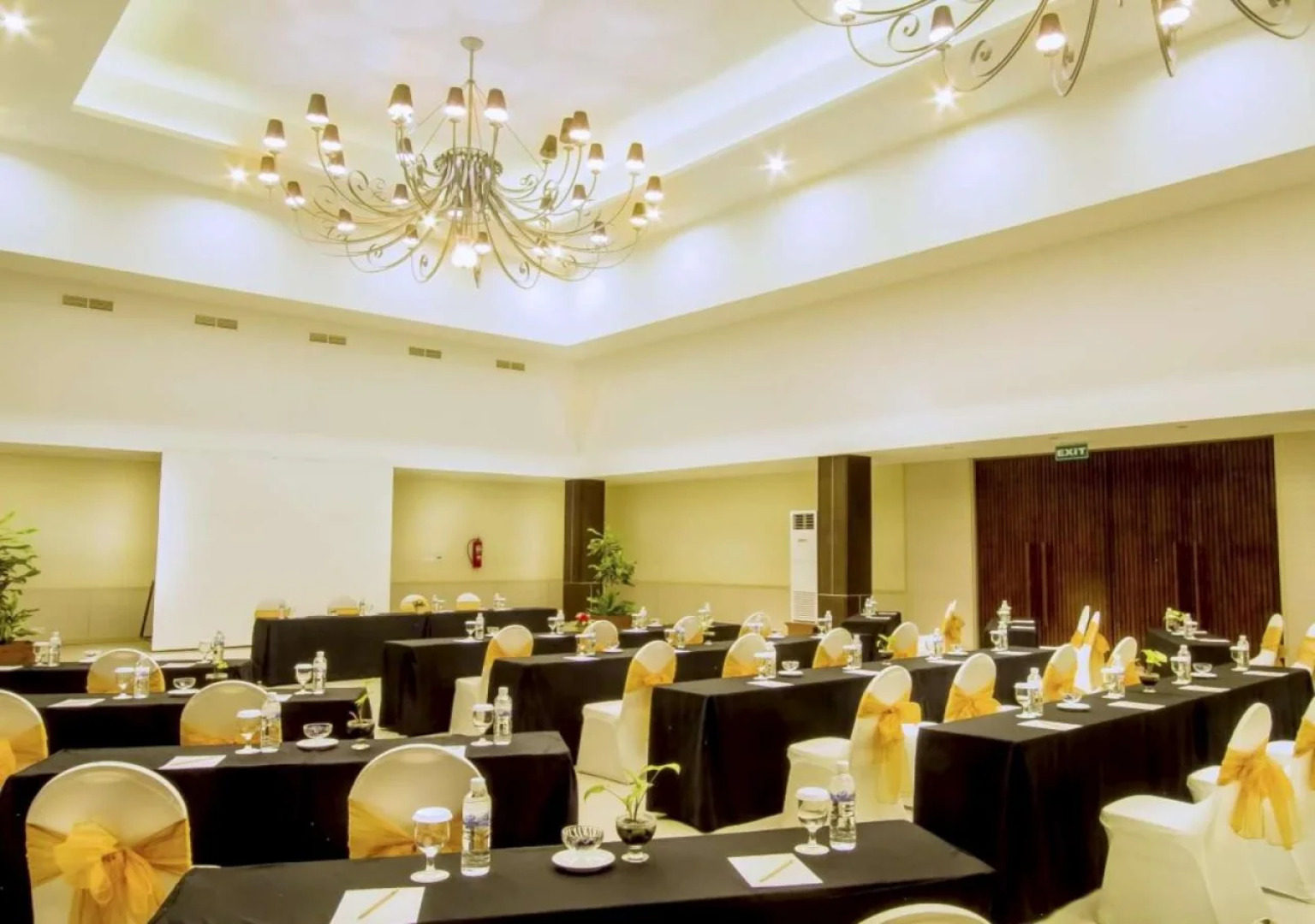 Estrella Hotel & Conference