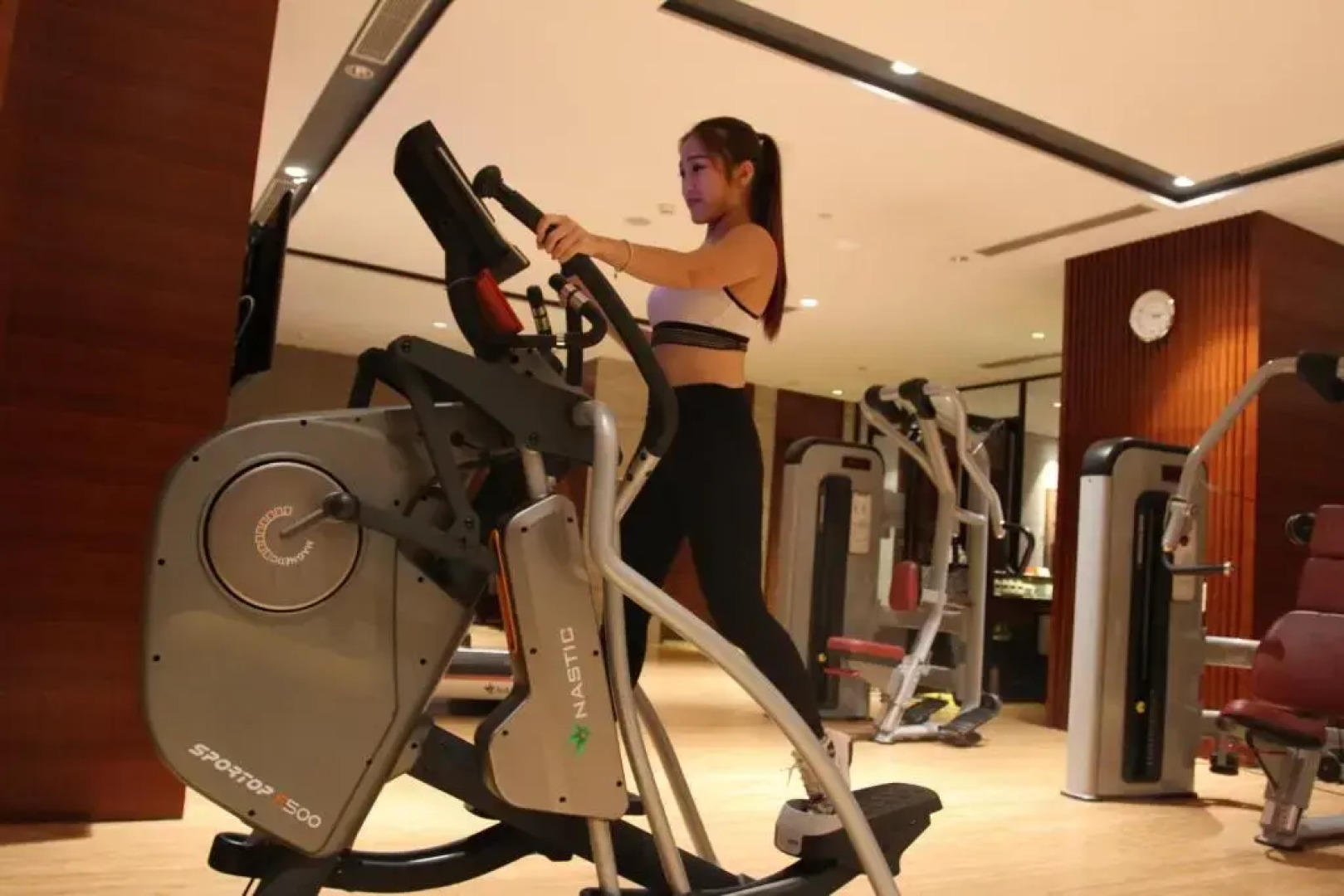 HUALUXE Hotels & Resorts Yangjiang City Center by IHG