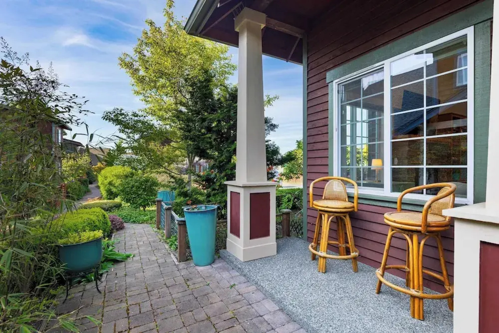 Sunny Backyard, Fireplace, Coastal Access in Peaceful Neighborhood Near Shopping