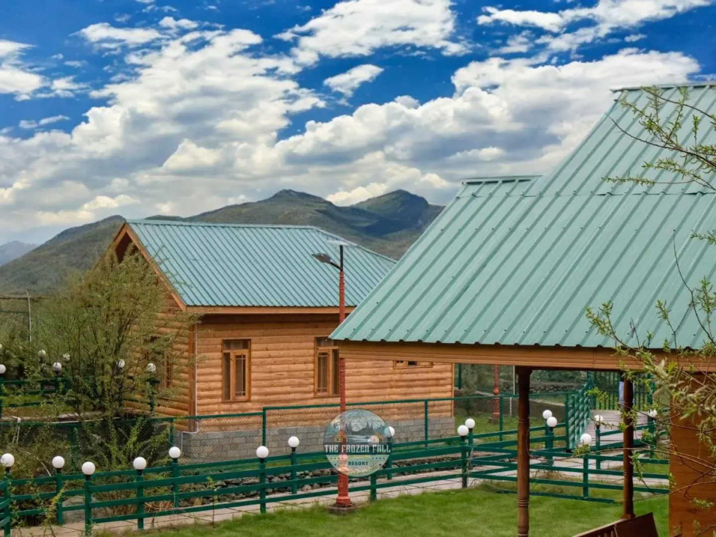 The FrozenFall Resort - Gulmarg