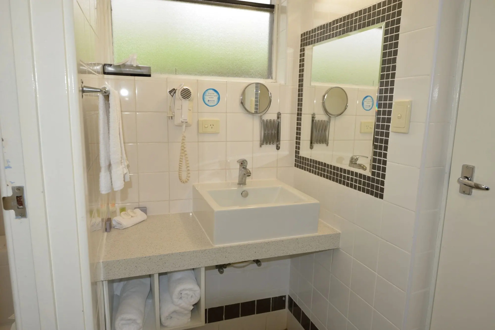 Country Comfort Amity Motel