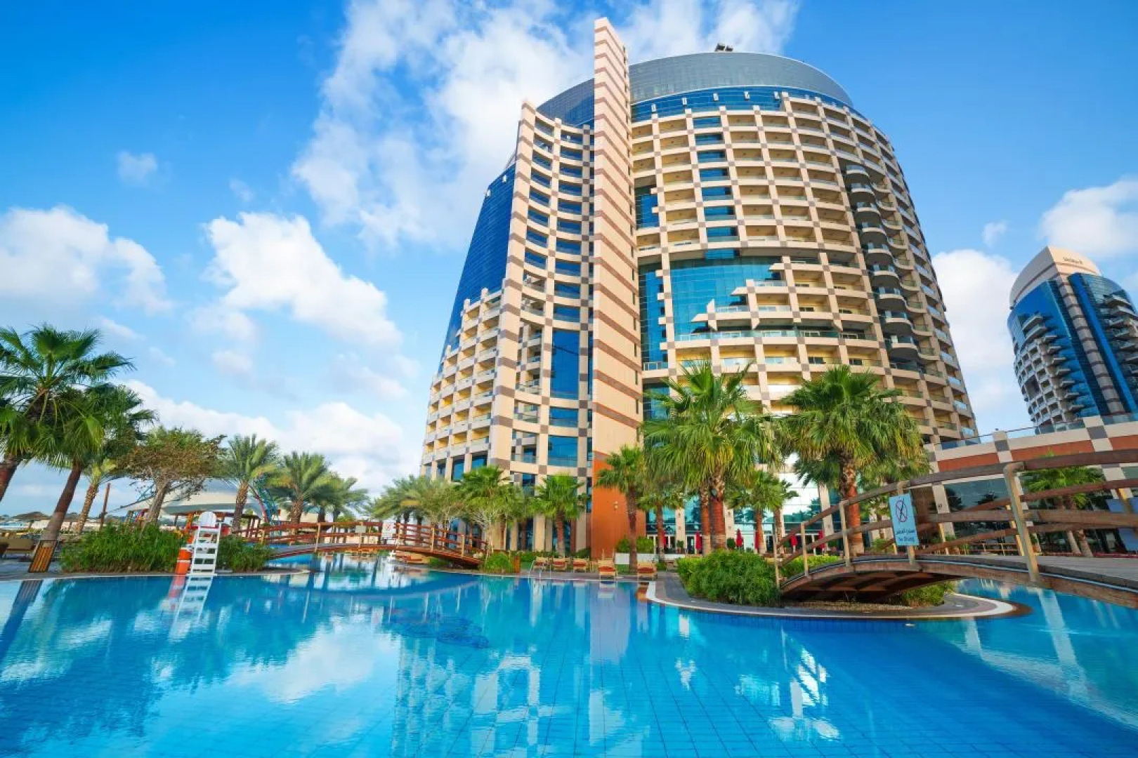 Отель Khalidiya Palace Rayhaan by Rotana 