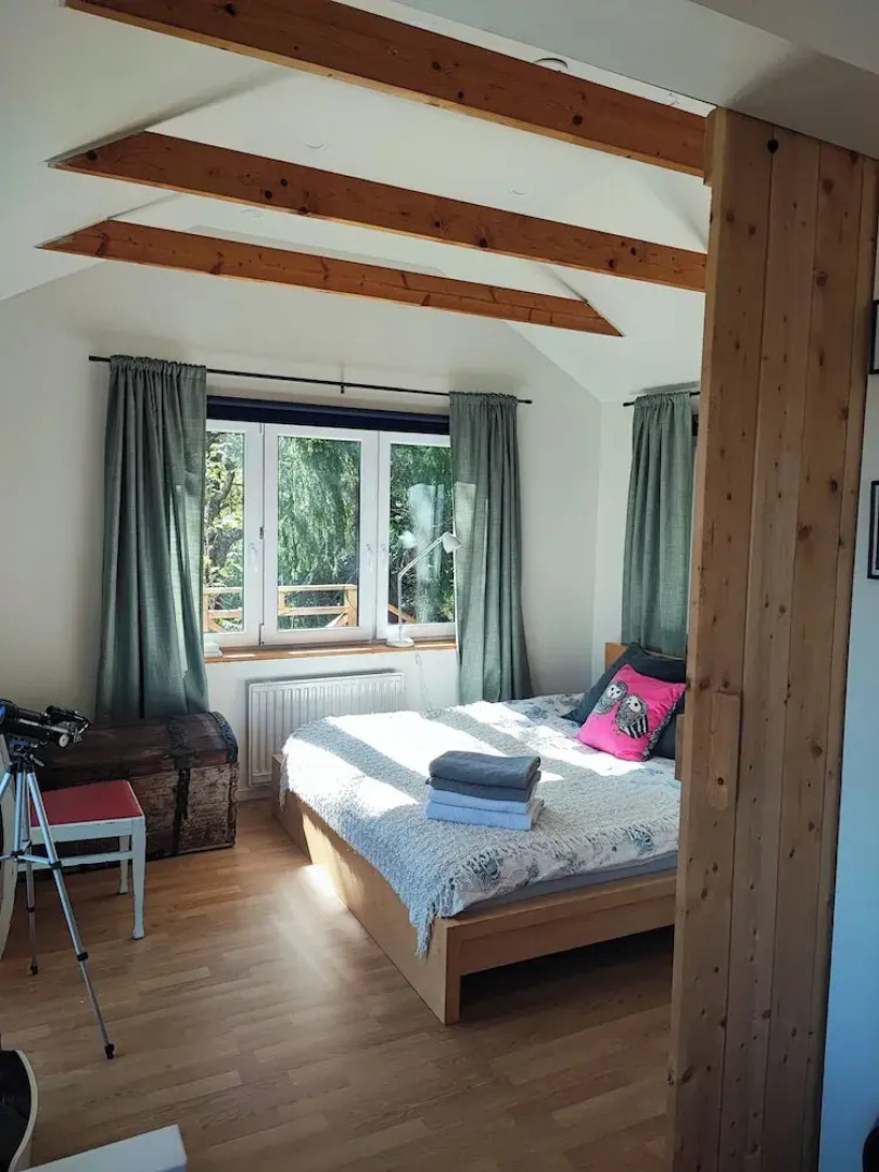 Sea-view Cottage High up in the Trees