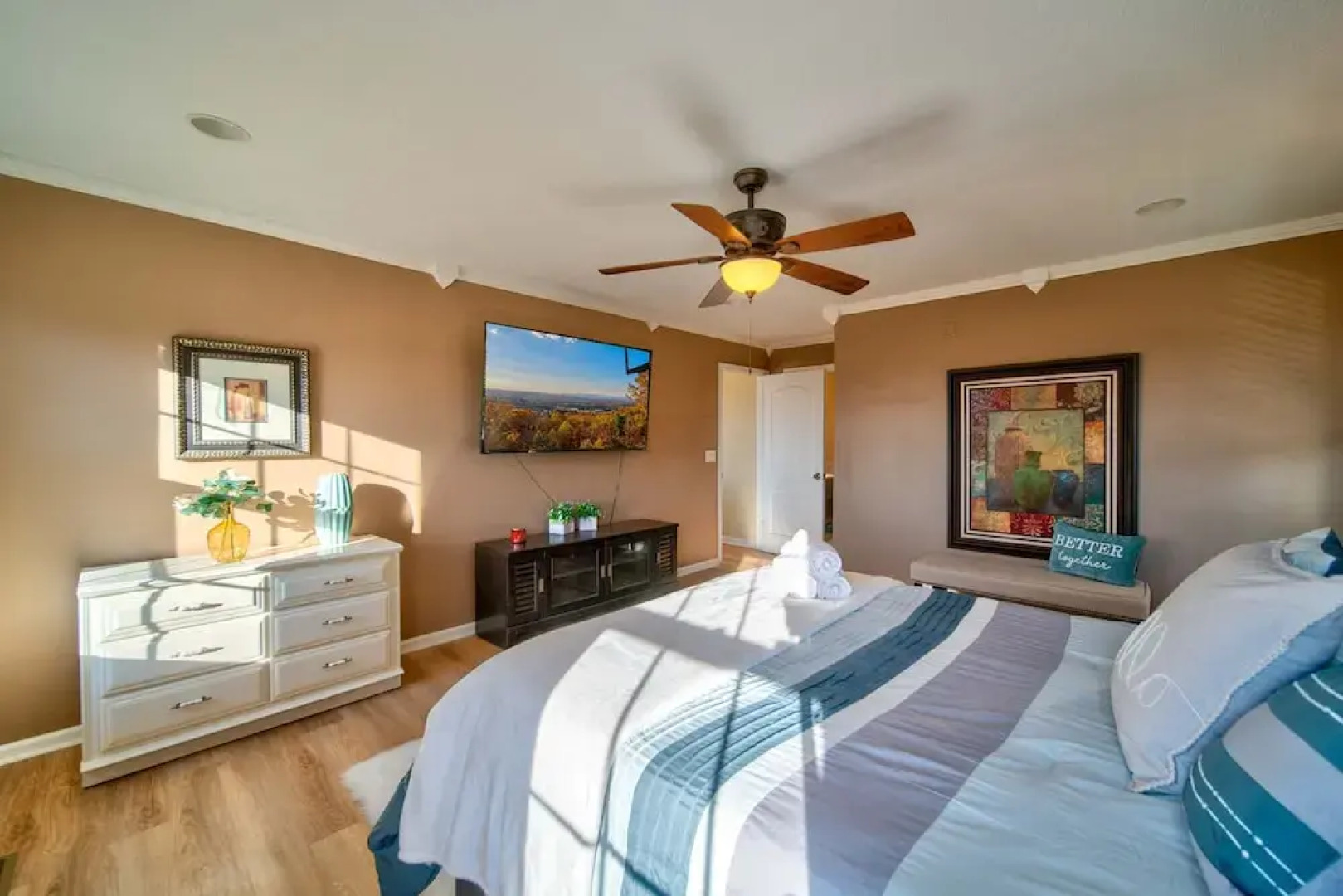 Sunset View 3 BDR Close to Downtown!