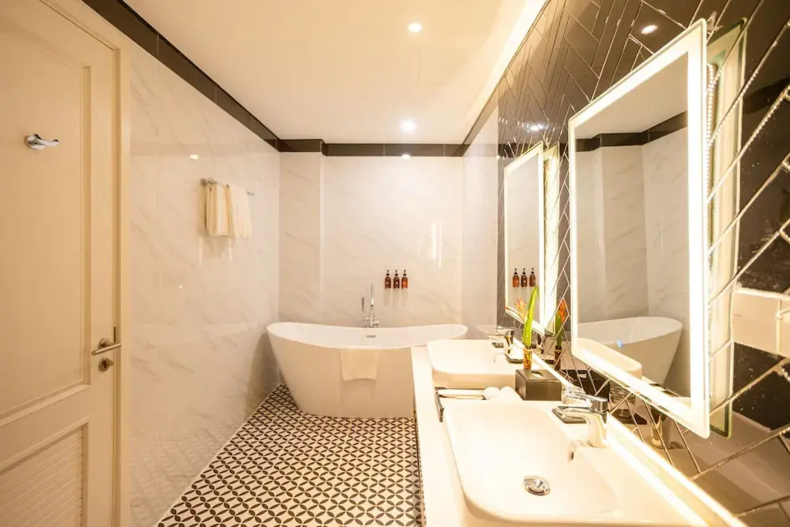 Rex Quang Binh Hotel