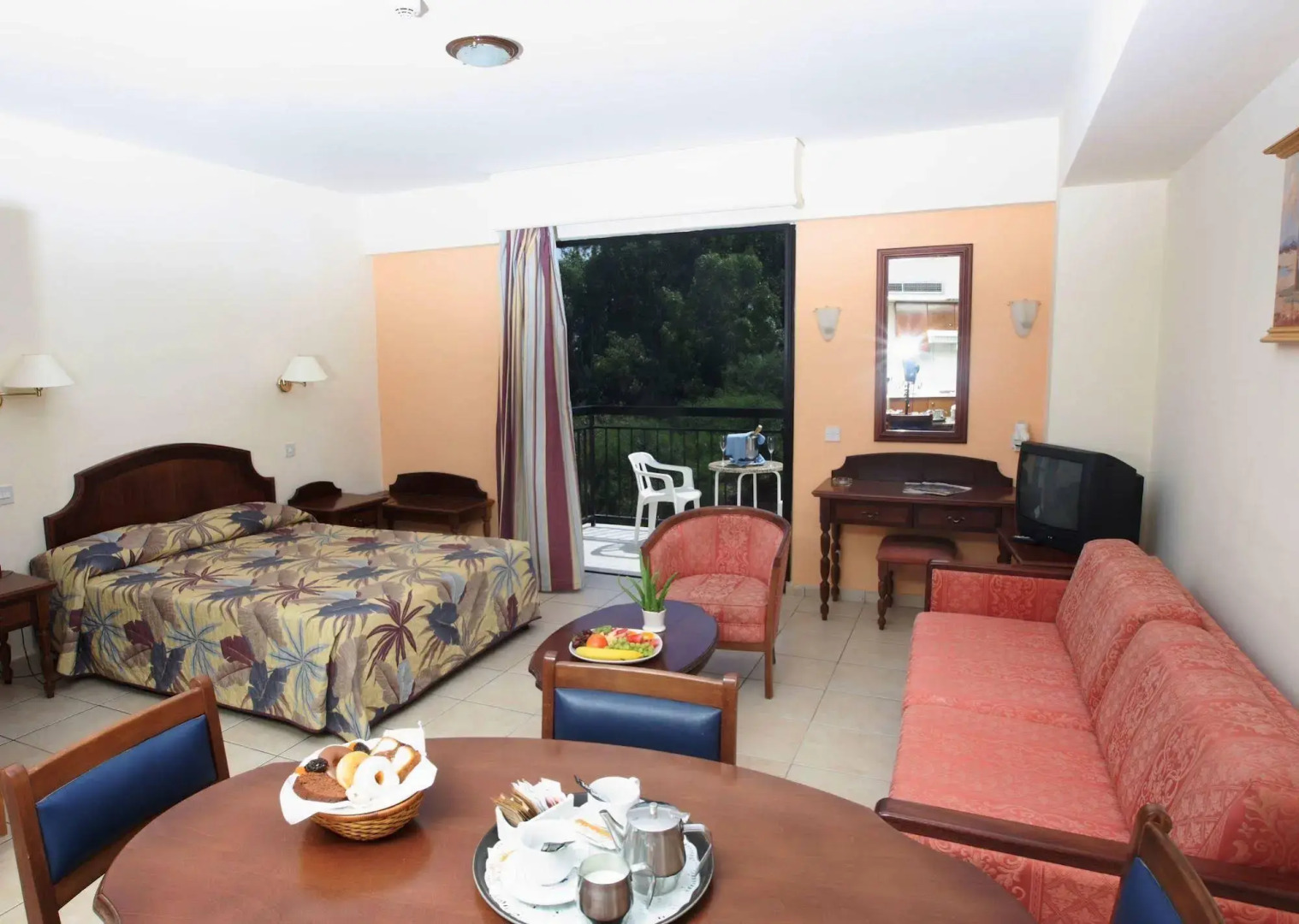 Tsokkos Gardens Hotel & Apartments