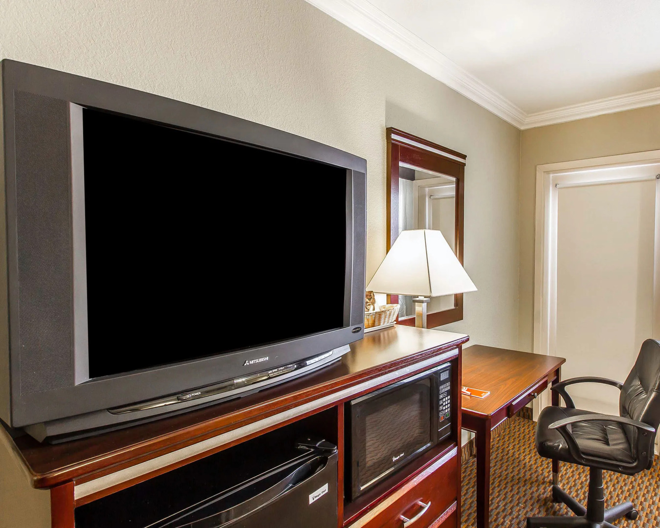 Econo Lodge Inn & Suites