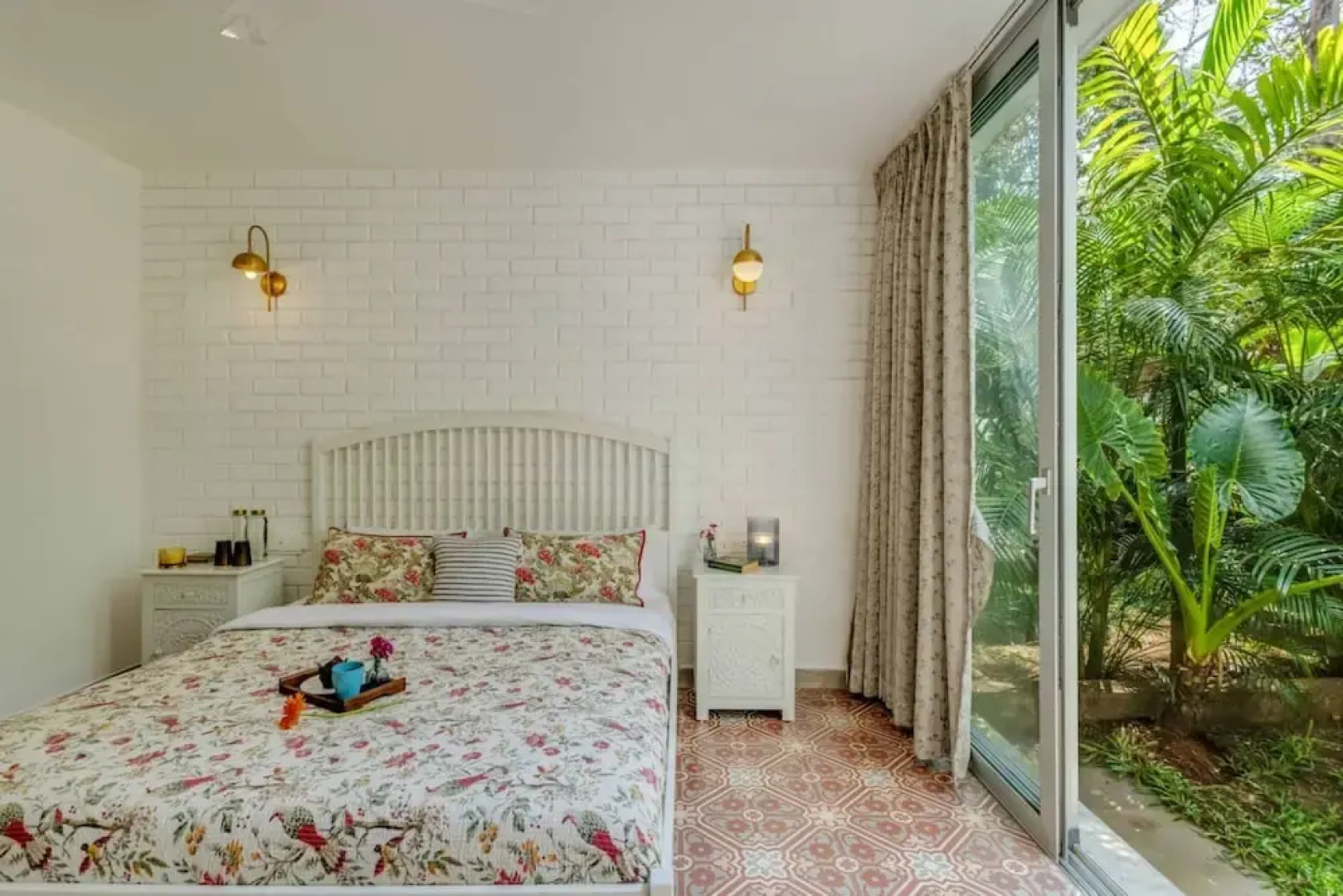 Stylish 2BR w Pool Near Candolim and Coco Beach