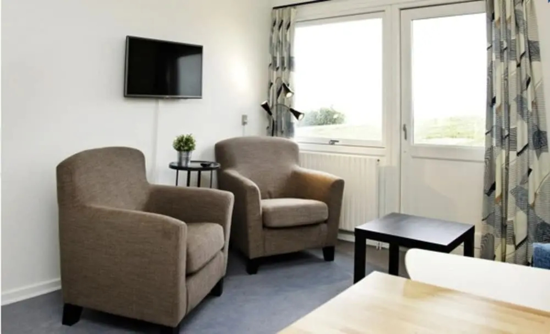 Beachfront Apartment D, 2 Bedrooms, Free Parking