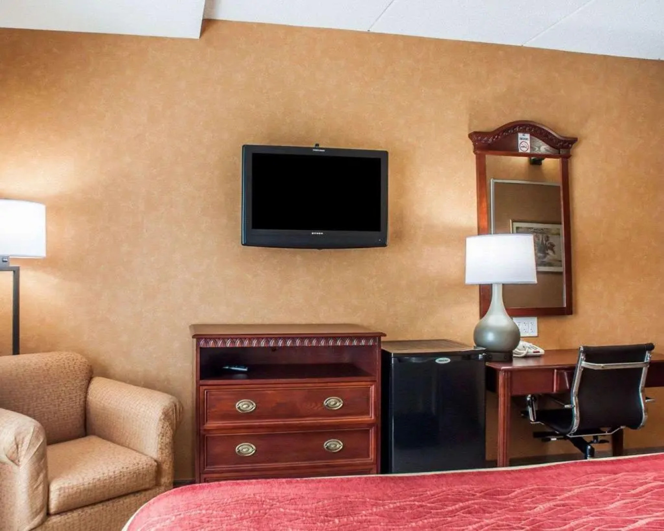 Comfort Inn Near Walden Galleria Mall- Cheektowaga