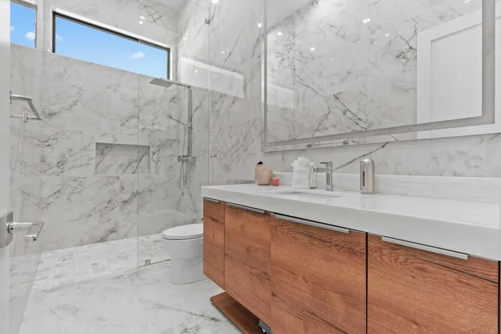 Sleeps 31 2 Luxury Villas w/ Pool + Spa, Putting Green Bravo by Avantstay