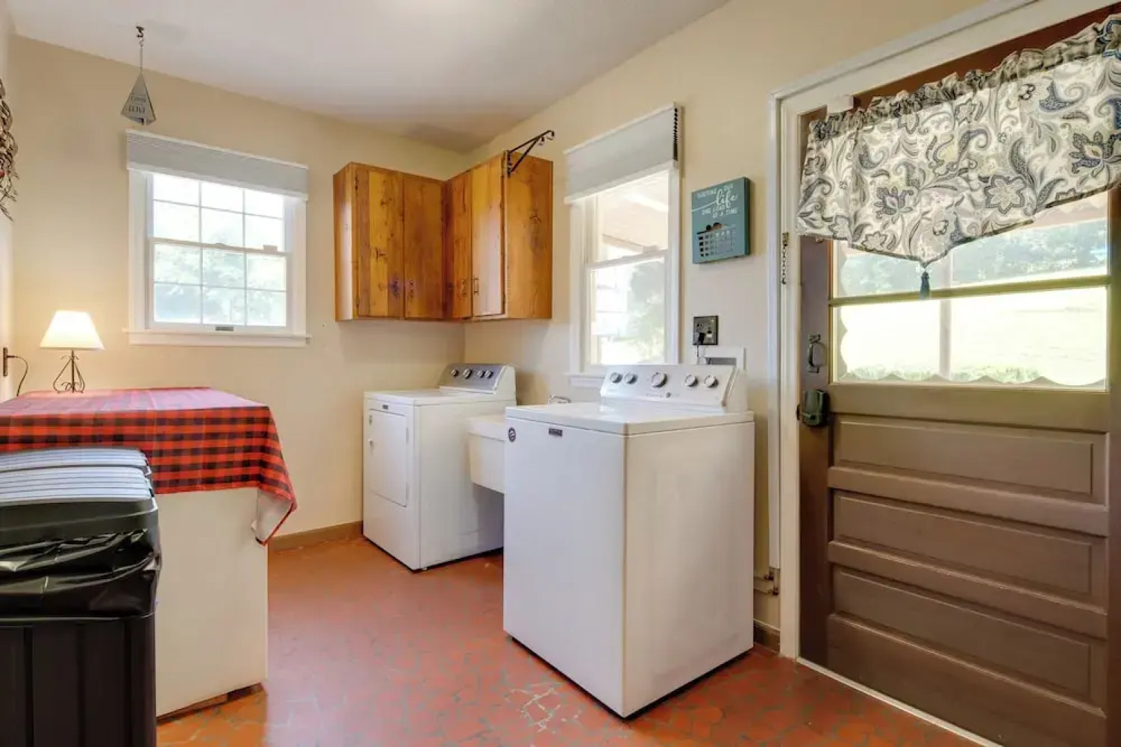 11 Mi to Asheville: Scenic Retreat w/ Game Room