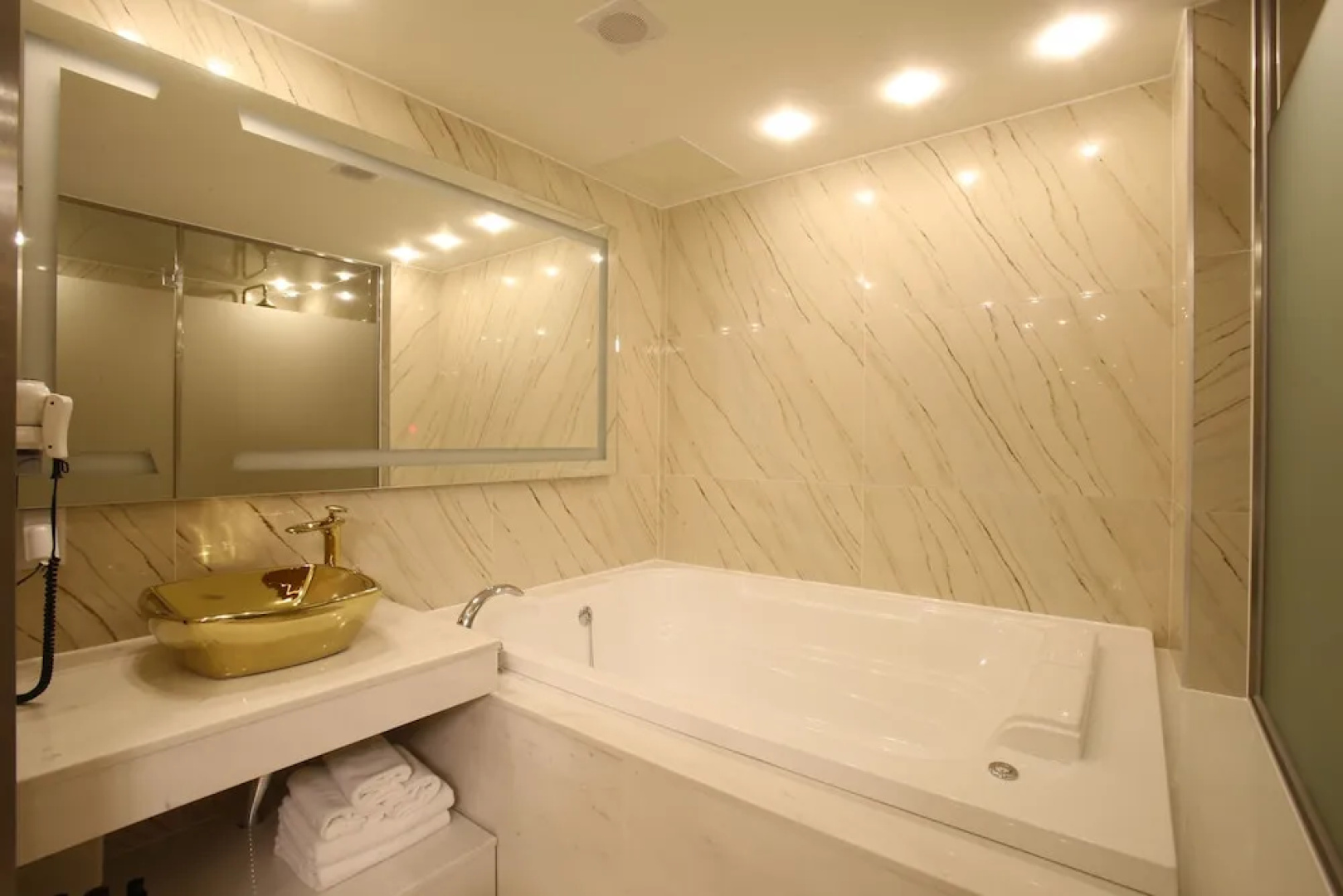Hotel Cello Guri