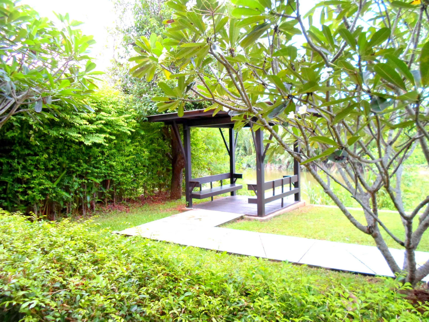 Naraya Riverside Resort