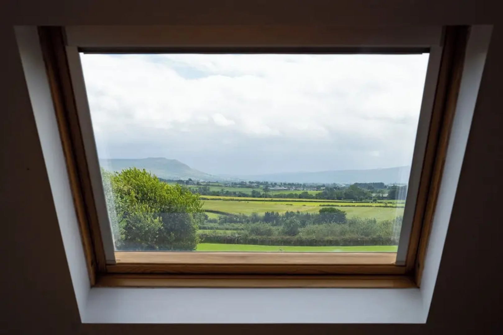 Limavady Cherry Tree Apartment, Sleeps 2 & Parking