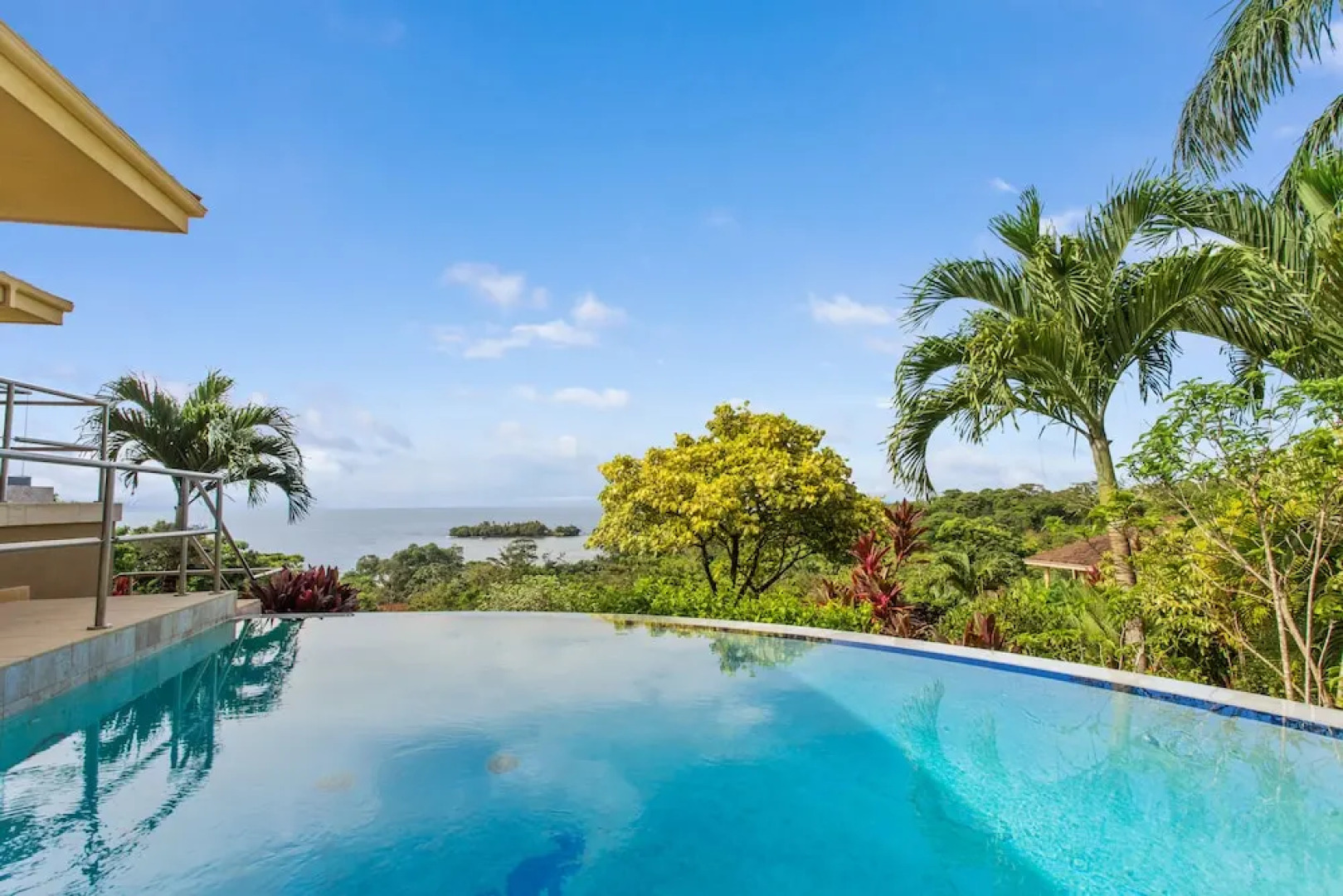 The Island Hub at Red Frog Beach Resort