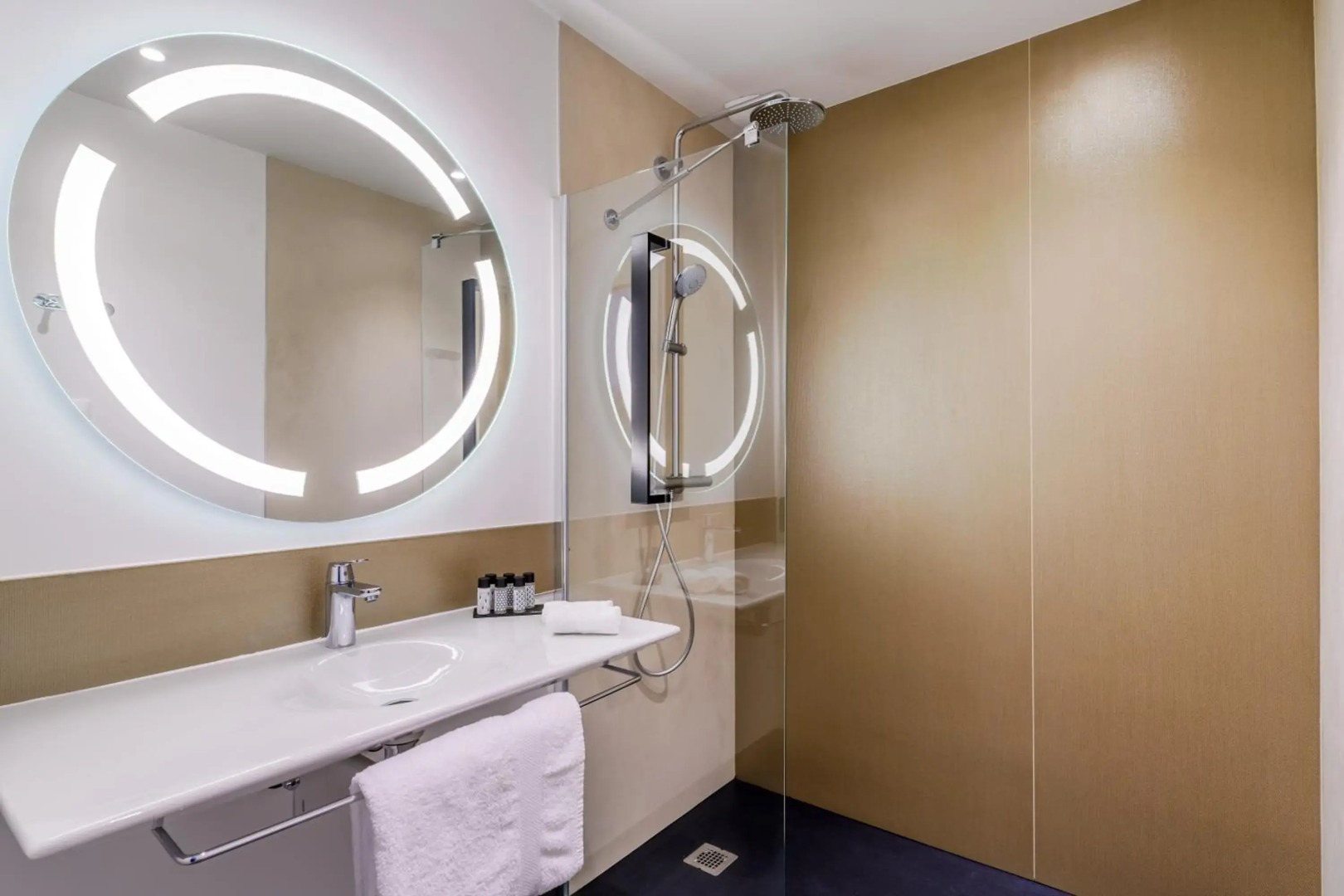 Kyriad Prestige Amiens Poulainville Hotel And Spa