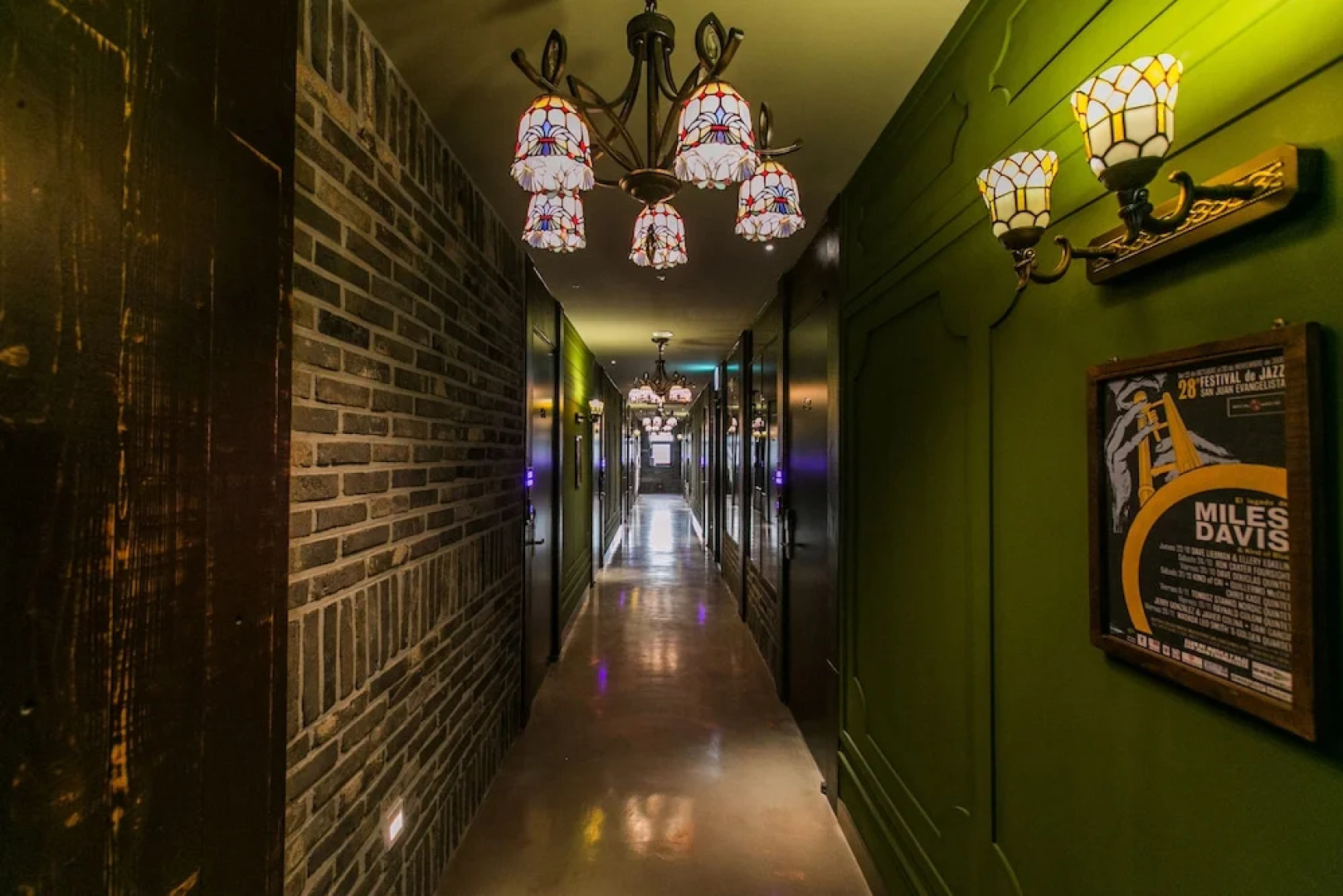 Hotel February Dong Seong Ro