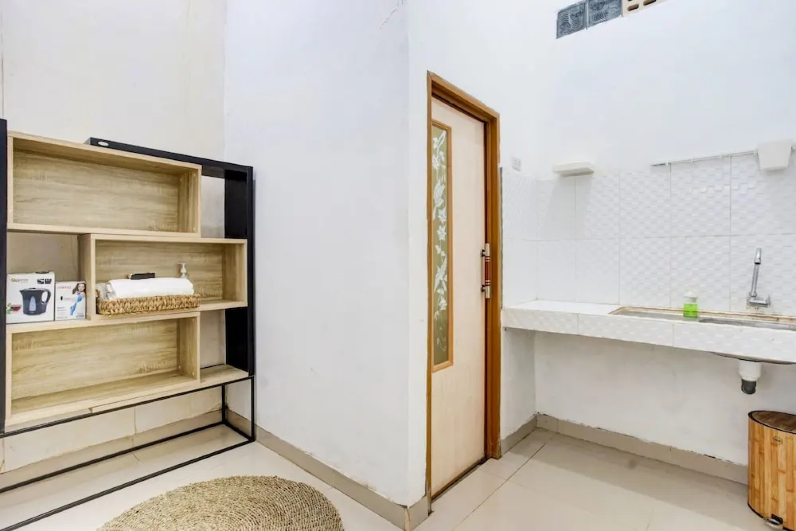 Oemah Ratu Hostel Syariah by OYO Rooms