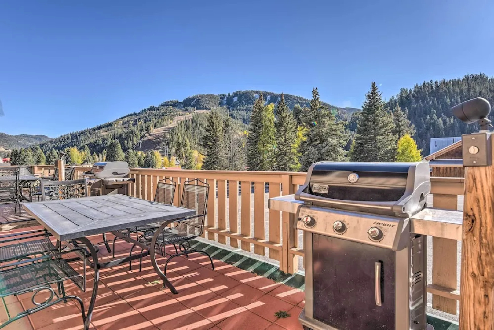 Walk to Ski Slopes! Red River Condo w/ Fireplace