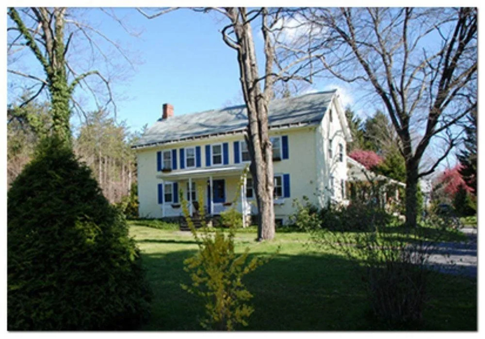 Le Petit Chateau Inn