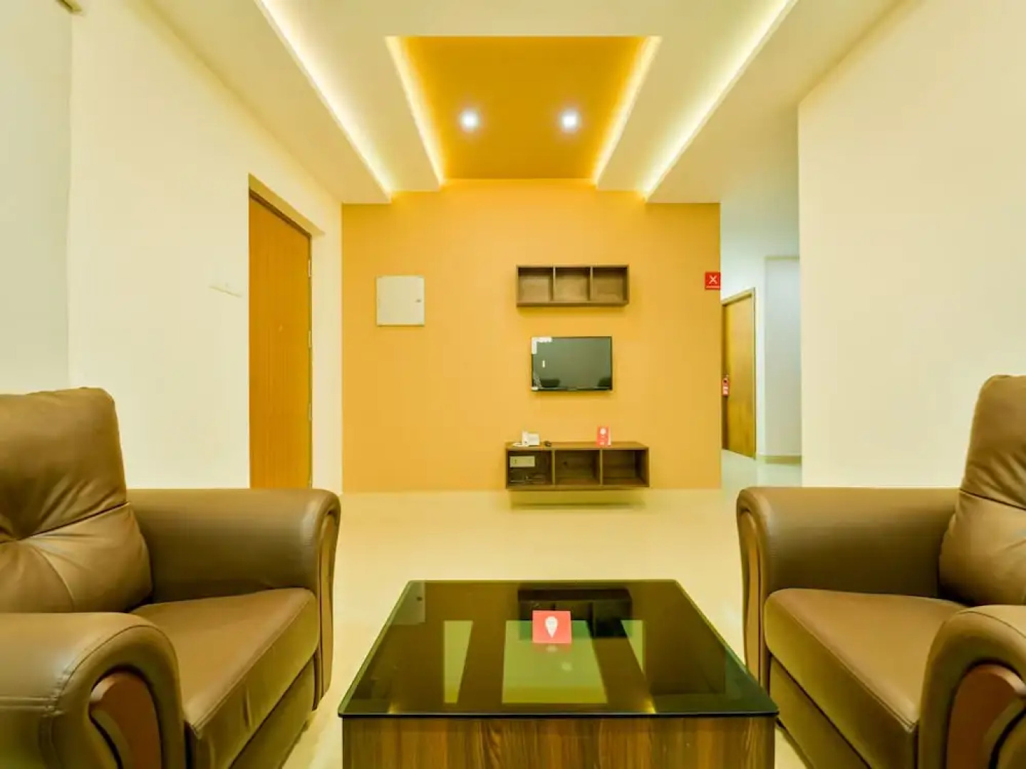 OYO 14271 Modern Studio Near Lulu Mall