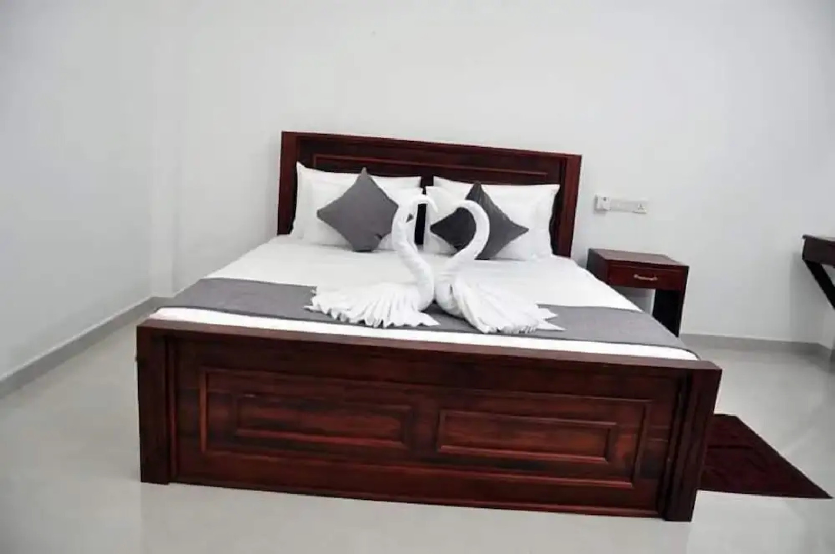 Airport Grand Holiday Home