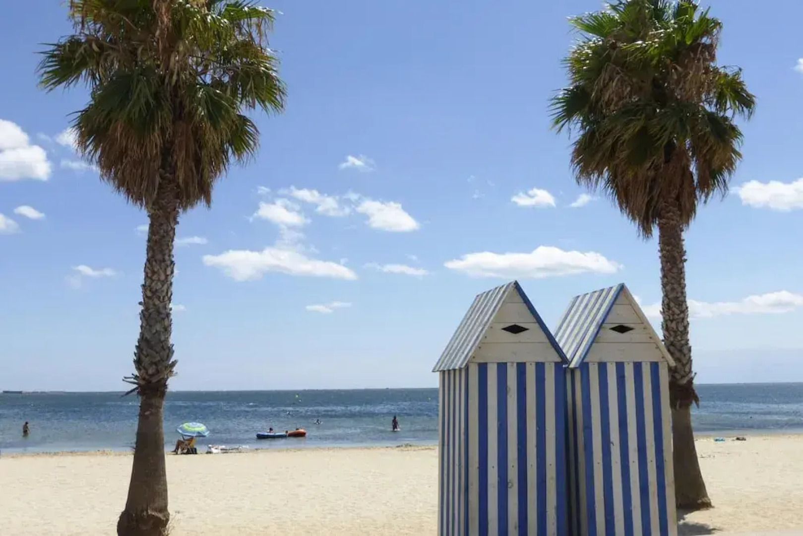 Chalet in Pomerols Near Mediterranean Beaches