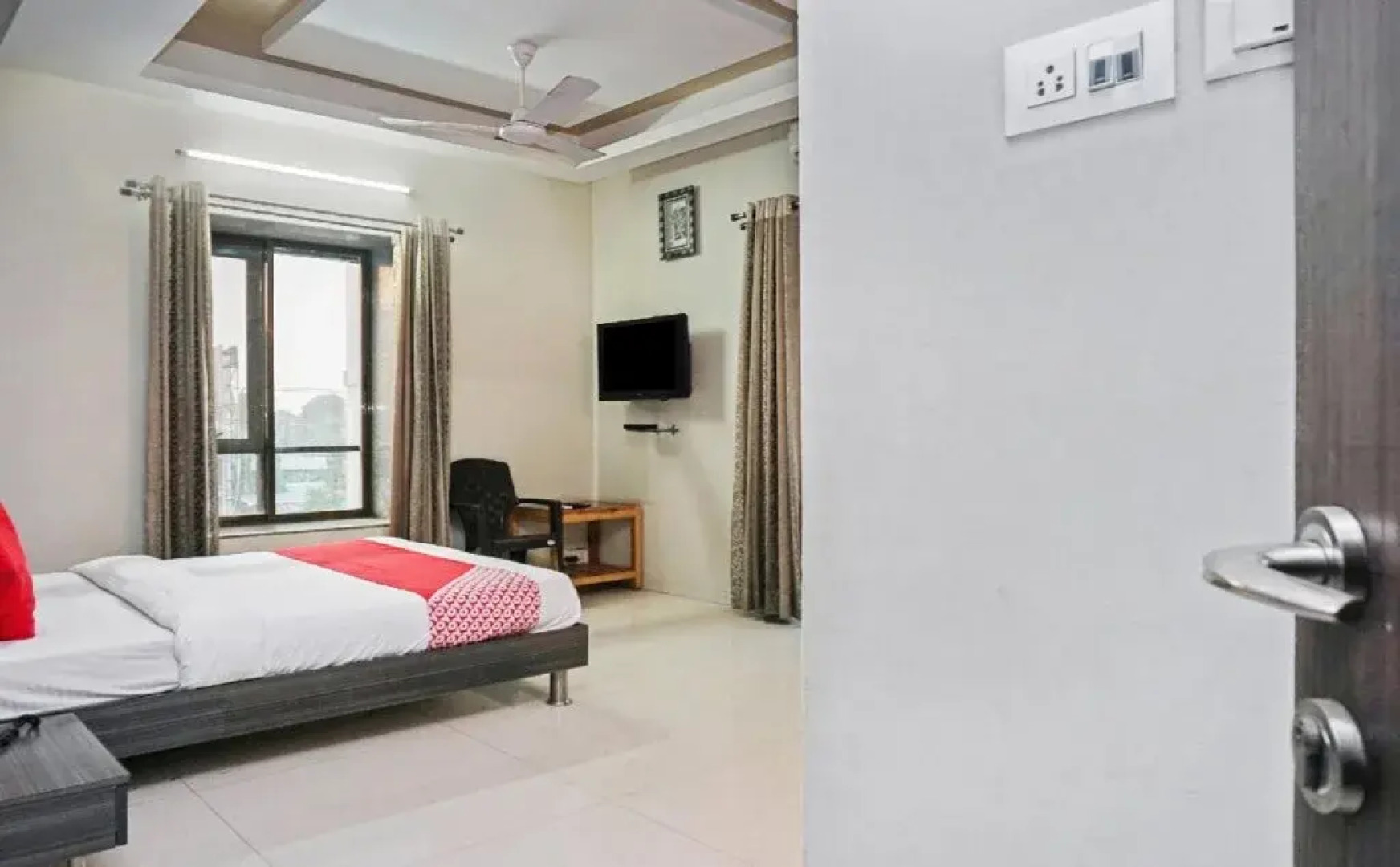 OYO 24755 Mahendra Pedawala
