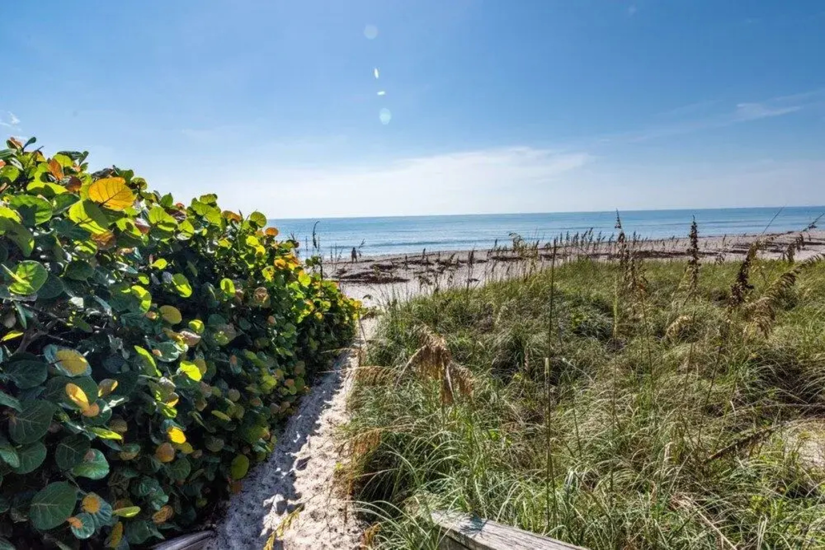 Amazing 2 BDR Townhouse Near beach