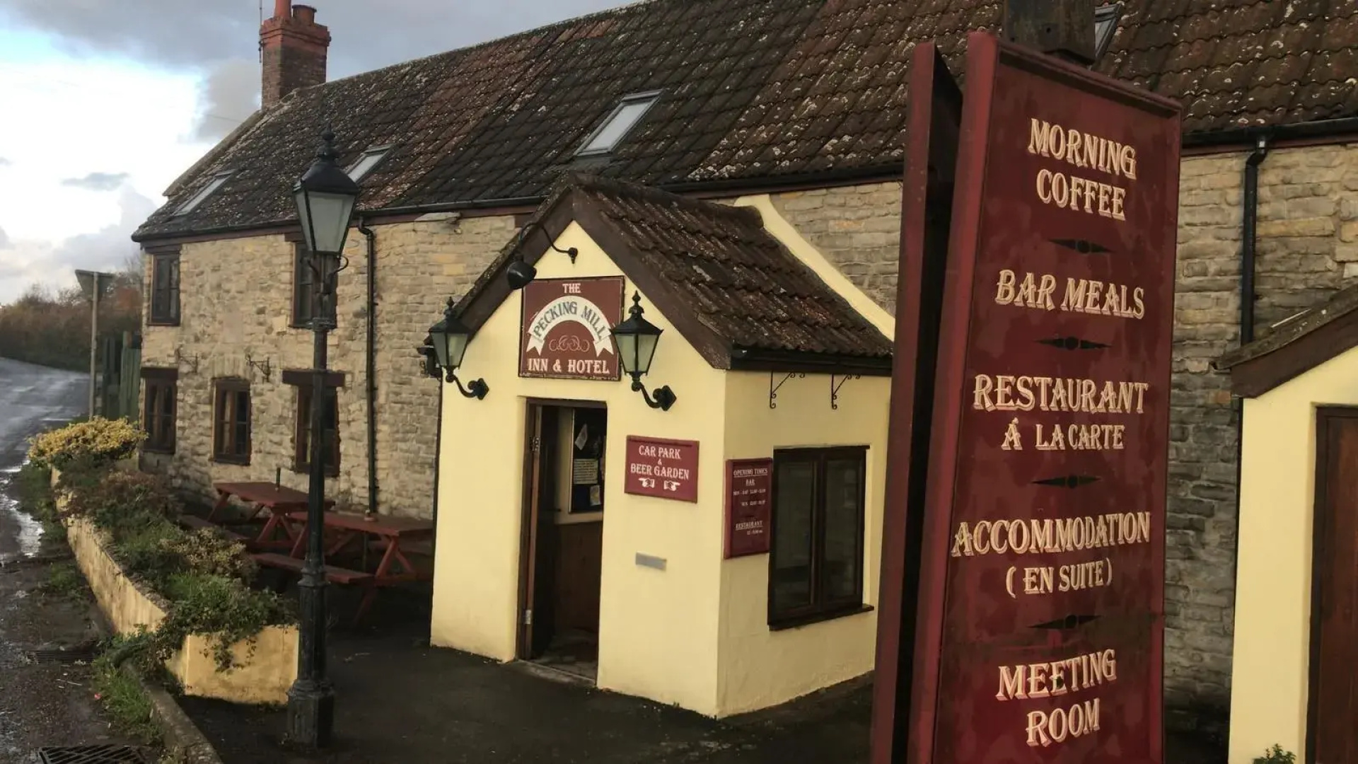 The Pecking Mill Inn
