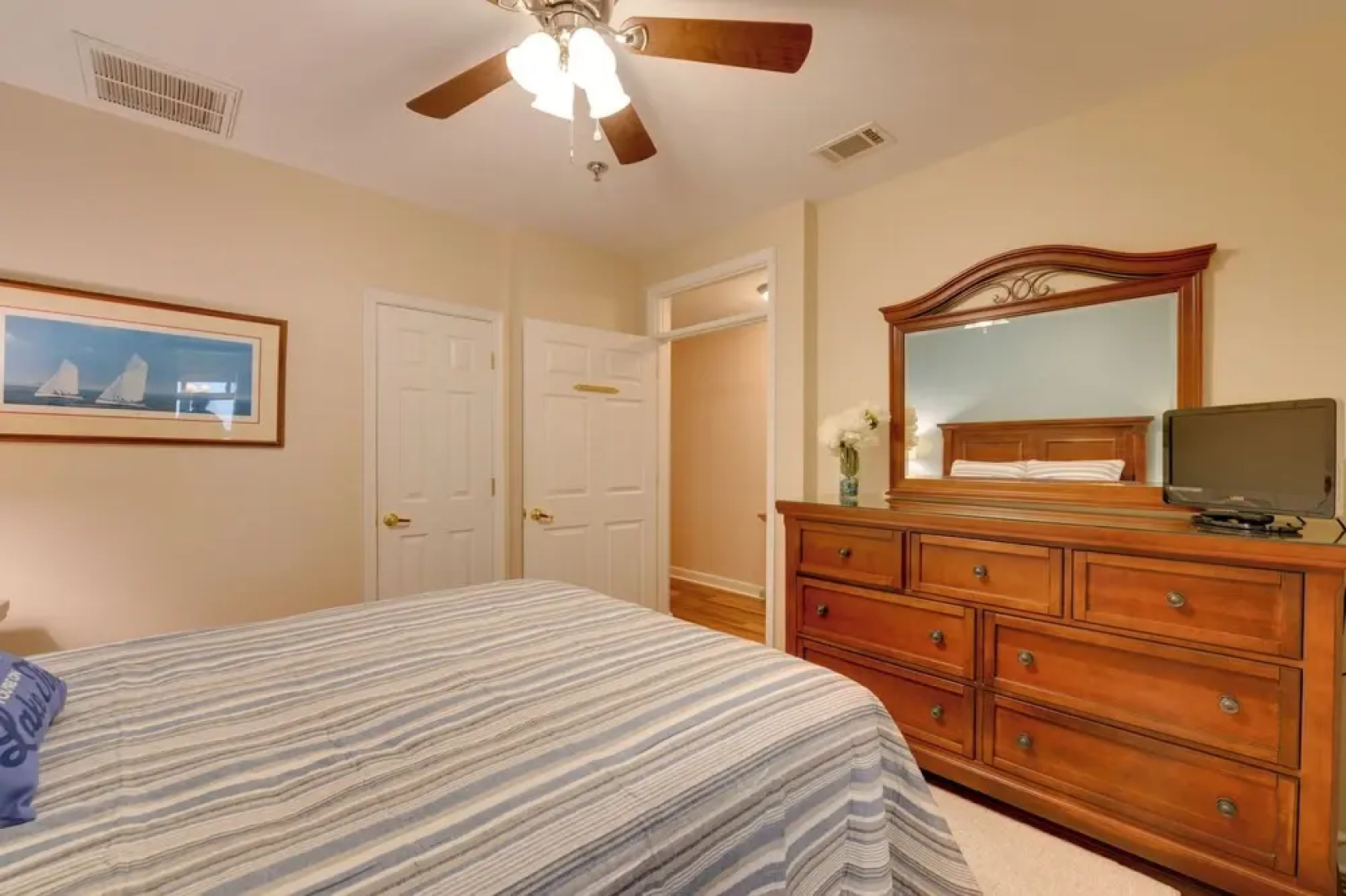 Resort Amenities & Beach Access: Huddleston Condo