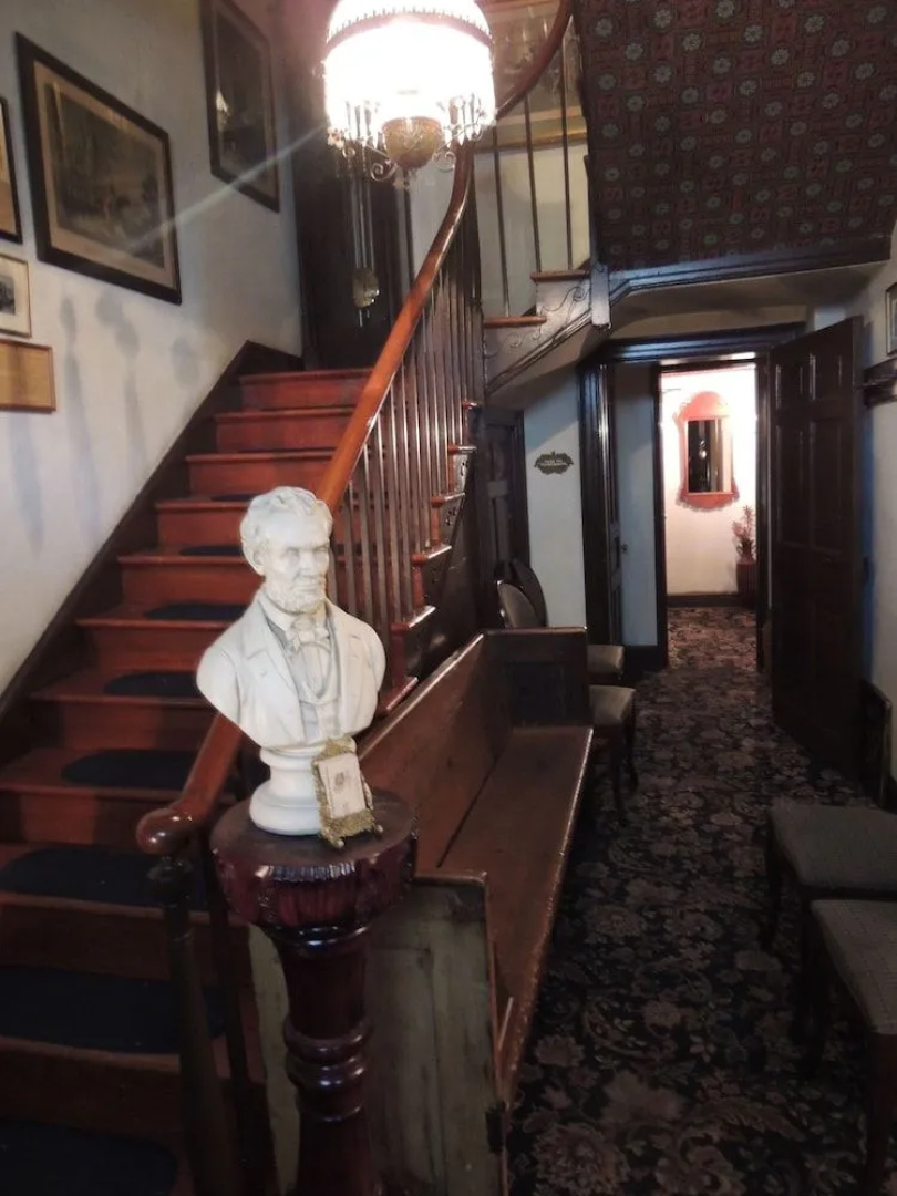 Historic Farnsworth House Inn