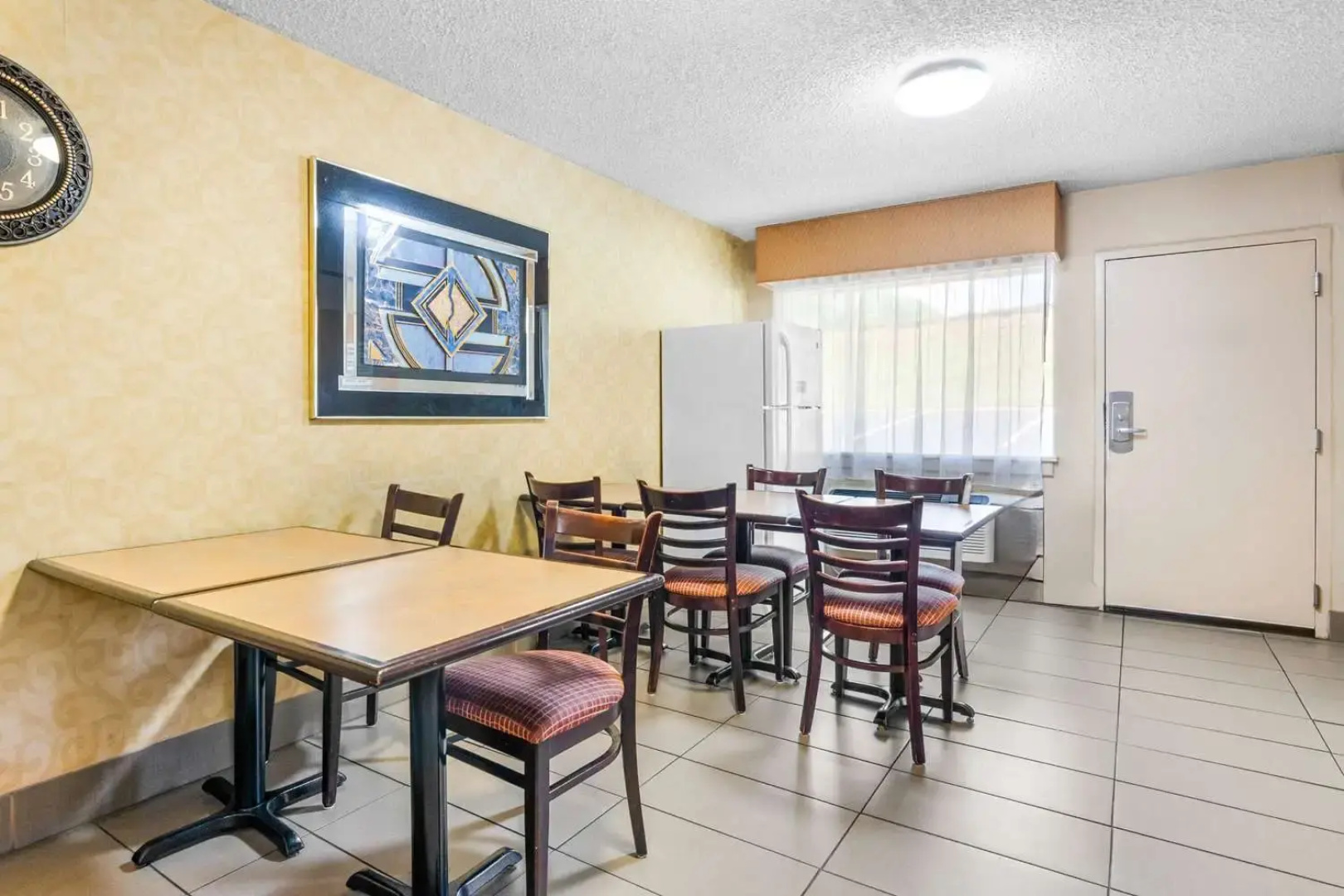 Brentwood Inn & Suites