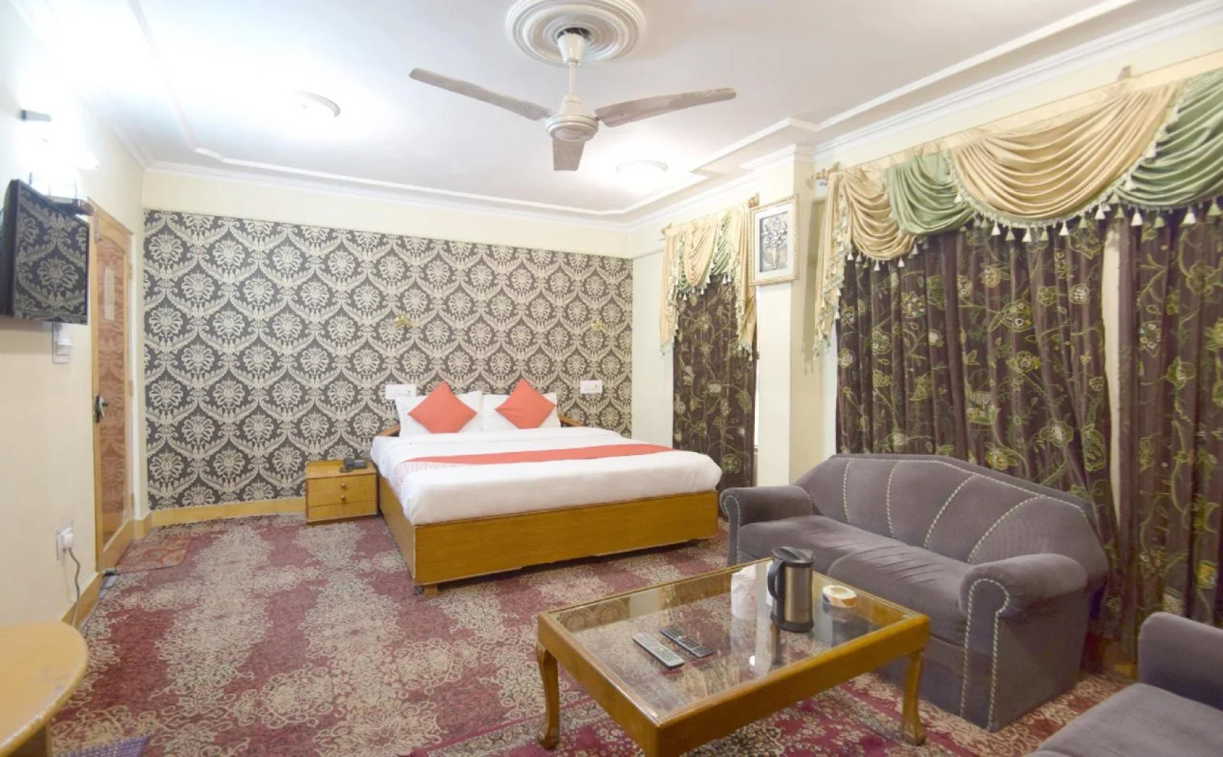 OYO 4694 Hotel City Plaza