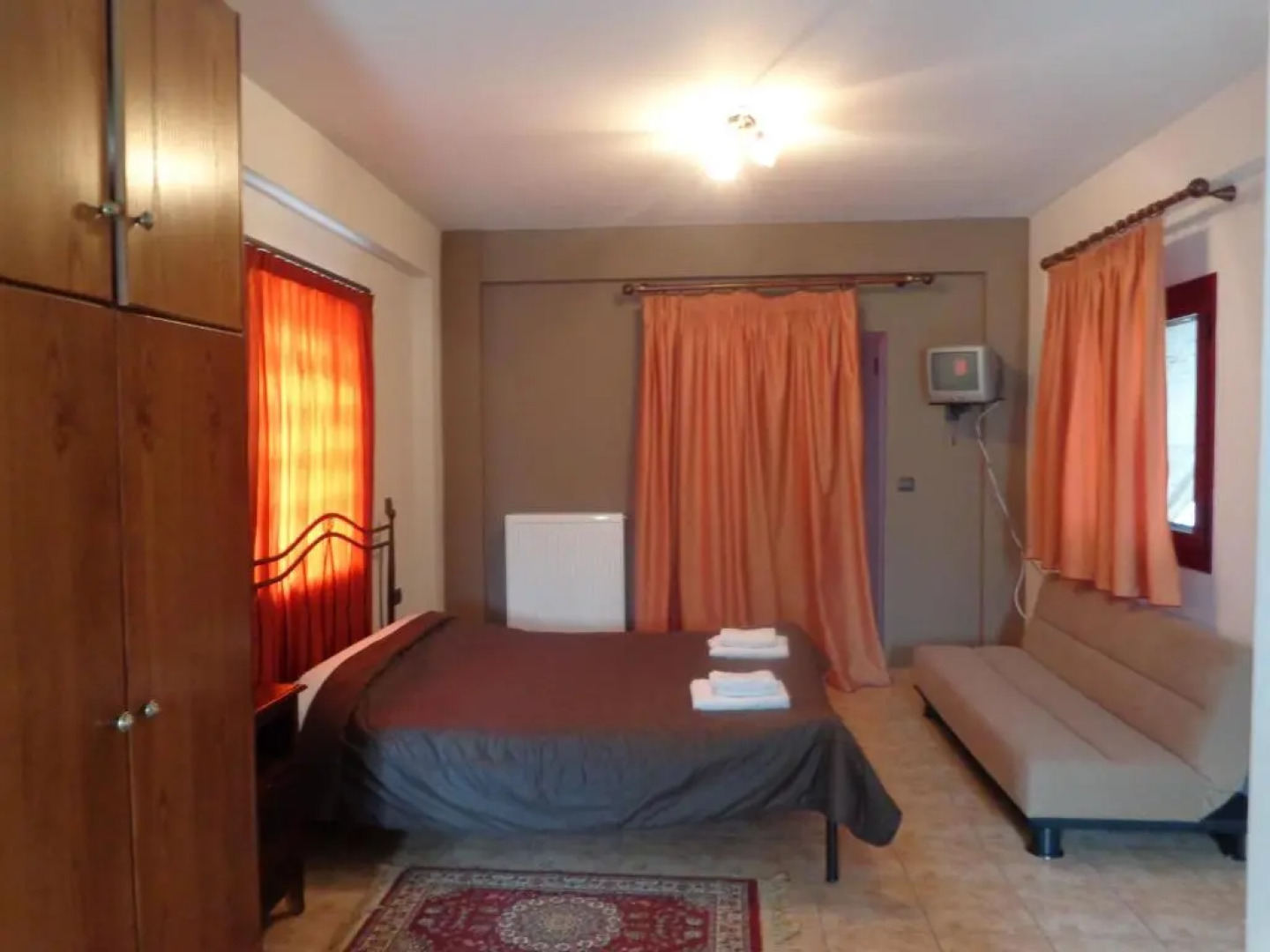 Alonaki Guesthouse