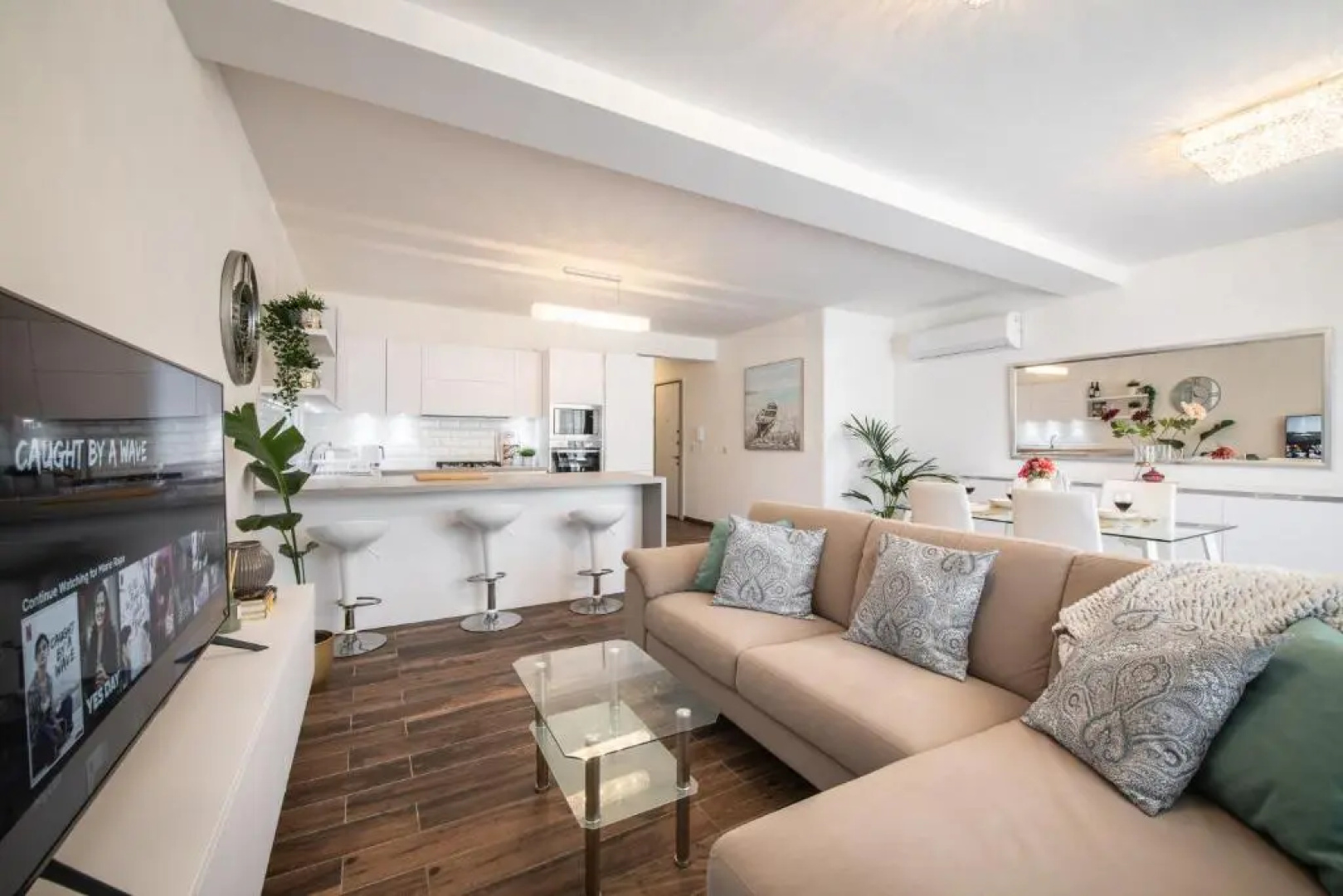 Electra Residence - Luxury Central Beachview Apartment