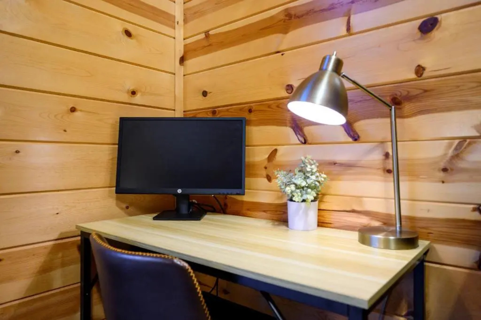 Hickory Bear - Secluded Cabin, Sleeps 10, New Hot Tub, Fire Pit, Arcade, Foosball Table & Deck Slide