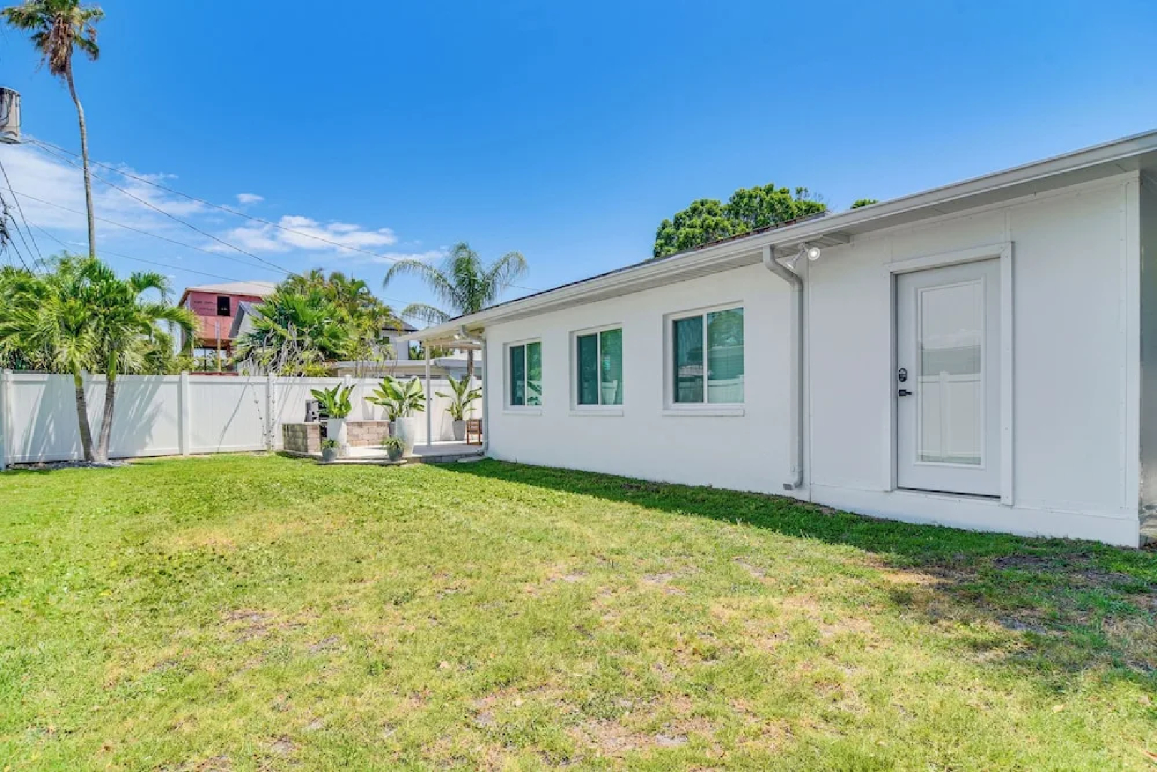 Redington Beach Coastal Retreat - Walk to Beach!