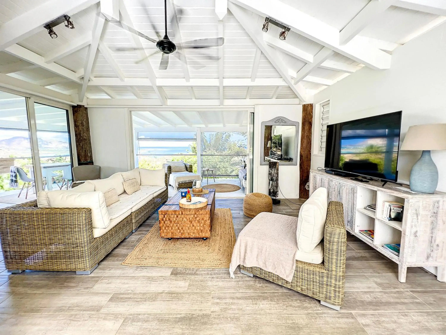 Villa Cazou, sea view, private pool, Wifi 100Mbps